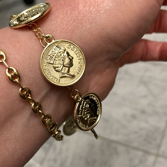 Gold coin charm bracelet fits up to size 8 wrist - Picture 4 of 6
